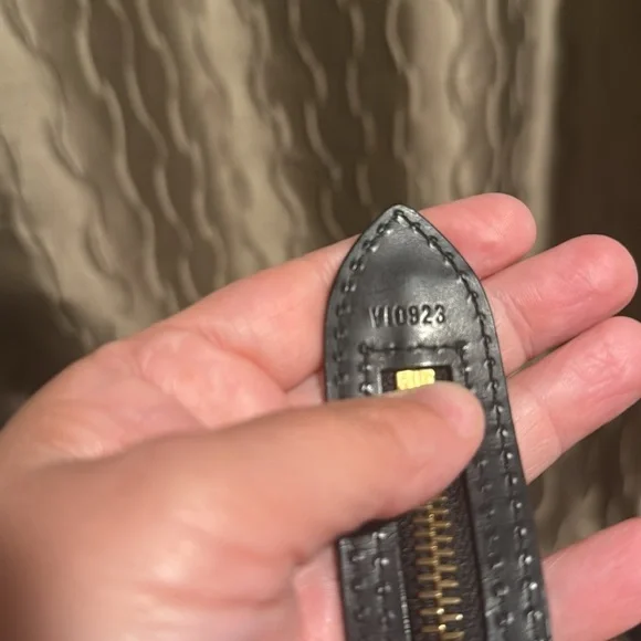Louis Vuitton Black Authentic Epi Saint Jacques GM - VI0923 - Picture 4 of 16